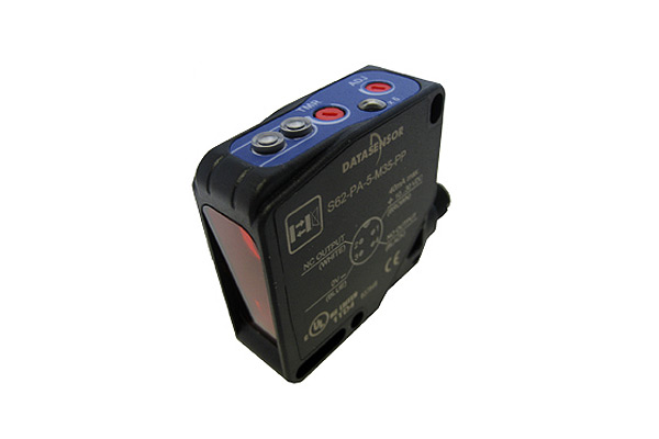 IDEC Photoelectric Sensor; Adjustable-Field Background Suppression; Rectangular; 30-300mm Range; 10-30VDC; 2NPN; LO/DO Configurable; M12 QD
