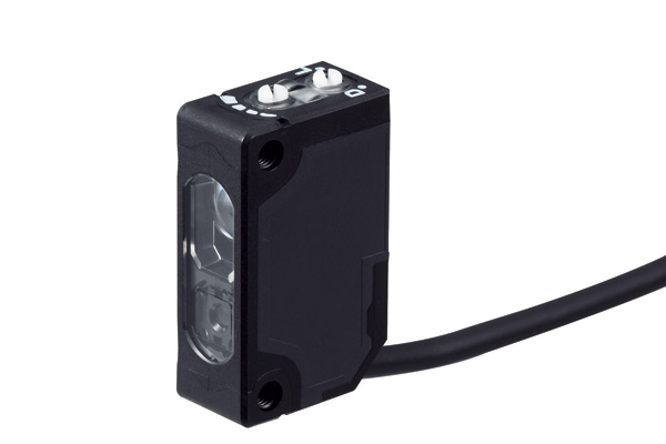 IDEC Photoelectric Sensor; Adjustable-Field Background Suppression; Rectangular; 20-300mm Range; 10-30VDC; PNP; LO/DO Configurable; M8 QD
